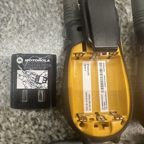2 Motorola Talkabout T6530 Handheld Walkie Talkie Radios 22 Channels W/Charger - Picture 8 of 10